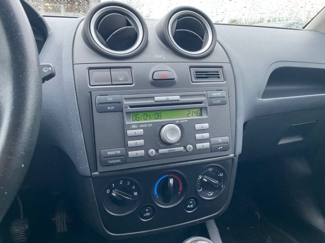 FORD Fiesta usata, con Autoradio