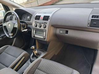 VOLKSWAGEN Touran usata, con Servosterzo