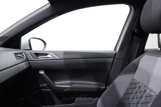 VOLKSWAGEN Taigo usata, con Touch screen