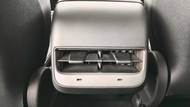 TESLA Model Y usata, con Specchietti laterali elettrici