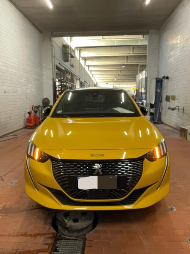 PEUGEOT 208 usata, con Alzacristalli elettrici