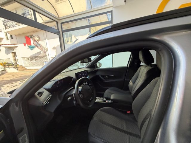 PEUGEOT 2008 usata, con Volante multifunzione
