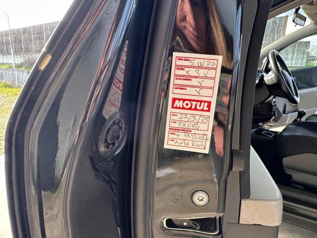 TOYOTA Yaris usata 44