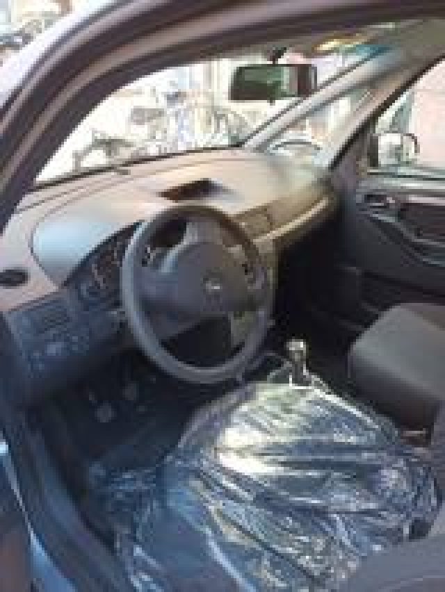 OPEL Meriva usata, con Airbag