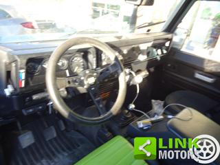 LAND ROVER Defender usata, con USB