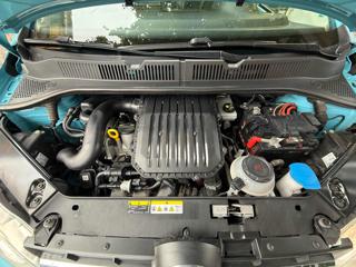 VOLKSWAGEN up! usata, con Autoradio digitale