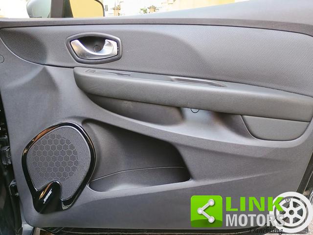 RENAULT Clio usata, con Specchietti laterali elettrici