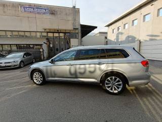 VOLKSWAGEN Passat Variant usata, con Airbag