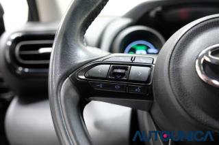 TOYOTA Yaris usata, con Fari LED