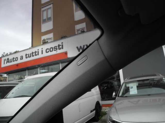 VOLKSWAGEN Touran usata, con Supporto lombare