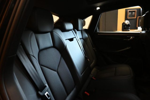 PORSCHE Macan usata 28