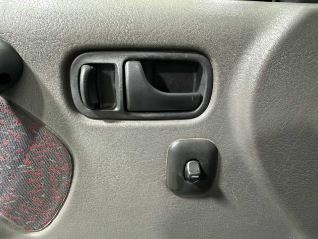 NISSAN Terrano II usata 19