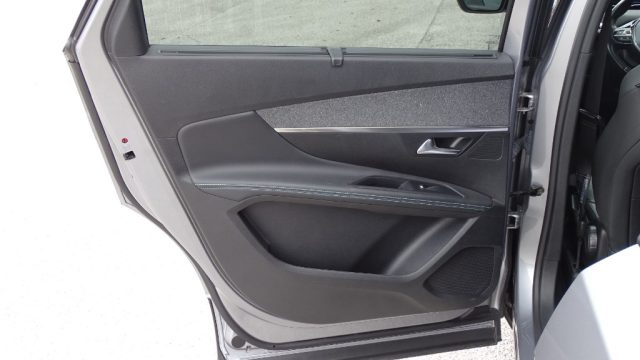 PEUGEOT 5008 usata, con Pneumatici quattro stagioni