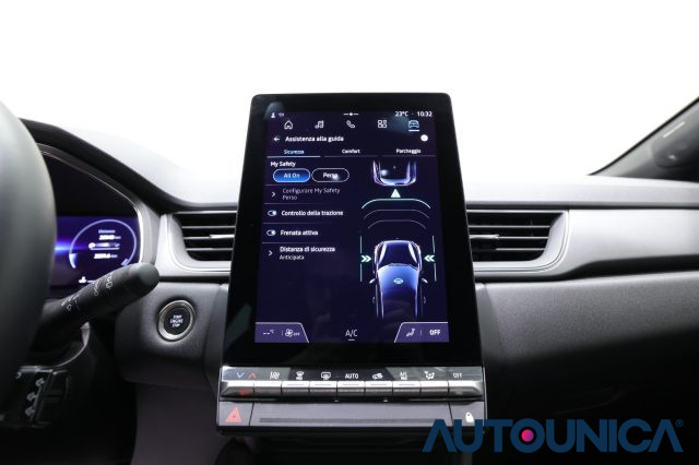 RENAULT Captur usata, con Autoradio digitale