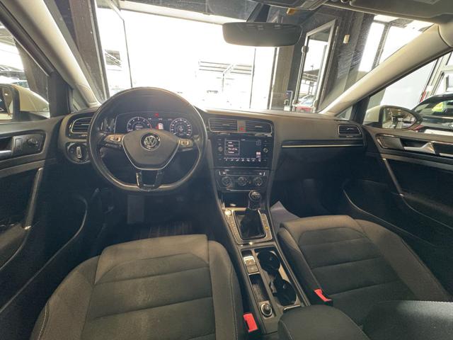 VOLKSWAGEN Golf usata, con USB