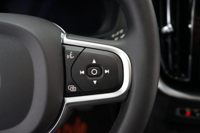 VOLVO XC60 usata, con Telecamera per parcheggio assistito