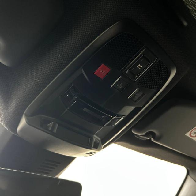 JEEP Avenger usata, con Leve al volante