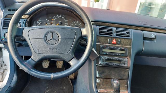 MERCEDES-BENZ E 200 usata, con Chiusura centralizzata