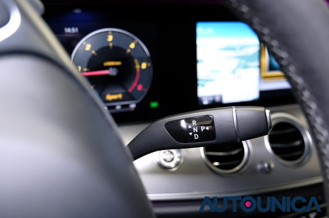 MERCEDES-BENZ E 220 usata, con Fari LED