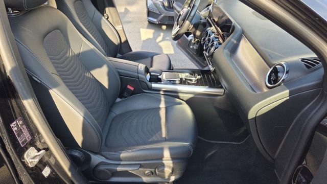 MERCEDES-BENZ GLA 180 usata, con Climatizzatore