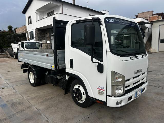 ISUZU NKR usata, con Alzacristalli elettrici
