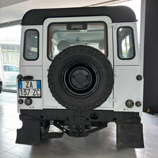 LAND ROVER Defender usata, con Gancio traino