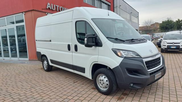 PEUGEOT Boxer usata, con Airbag