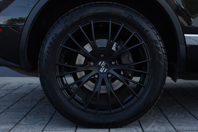 VOLKSWAGEN Touareg usata, con Specchietto retrovisore con funzione antiabbagliamento