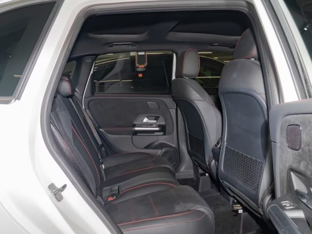 MERCEDES-BENZ B 200 usata, con Park Distance Control