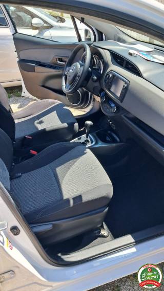 TOYOTA Yaris usata, con Autoradio