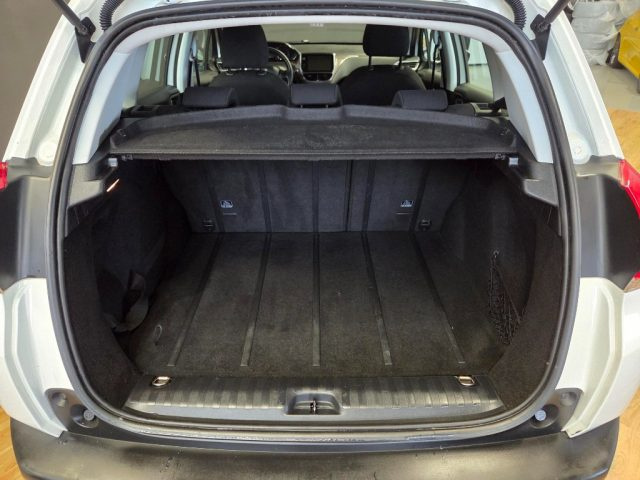 PEUGEOT 2008 usata, con Autoradio