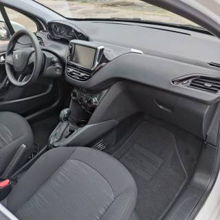 PEUGEOT 208 usata, con Autoradio digitale
