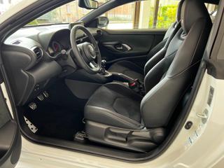 TOYOTA Yaris usata, con Fari LED