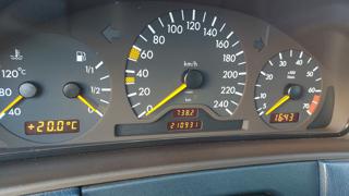 MERCEDES-BENZ E 200 usata, con Climatizzatore