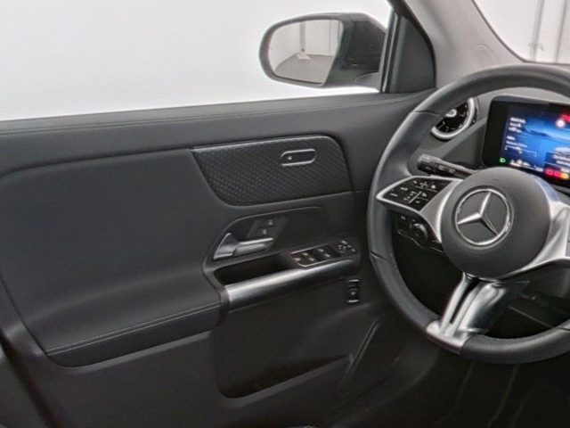 MERCEDES-BENZ GLA 180 usata, con Climatizzatore