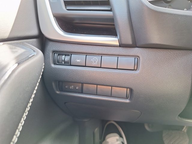 NISSAN Qashqai usata, con Fari LED