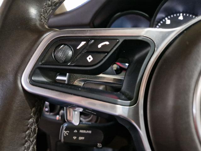 PORSCHE Macan usata, con Park Distance Control