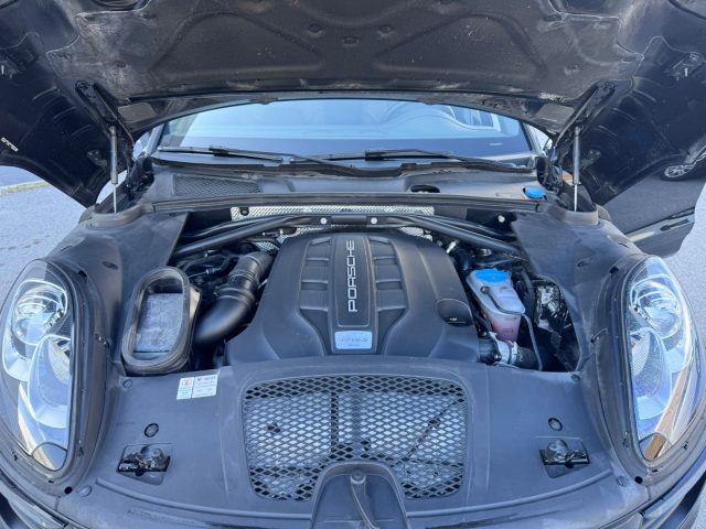 PORSCHE Macan usata, con USB