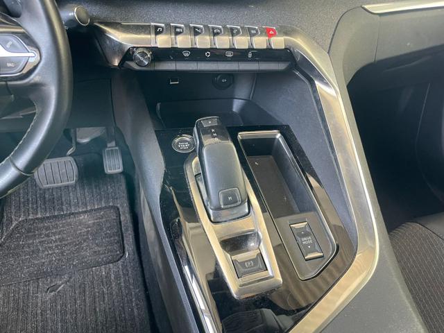 PEUGEOT 3008 usata, con Sedile posteriore sdoppiato