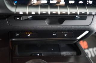 LEXUS UX 250h usata, con Sistema di navigazione