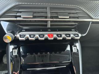 PEUGEOT 208 usata, con Sedile posteriore sdoppiato