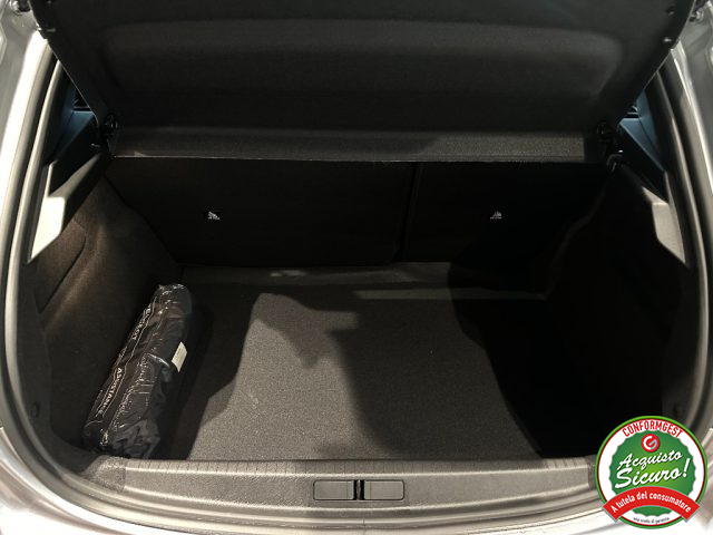 PEUGEOT 208 usata, con USB