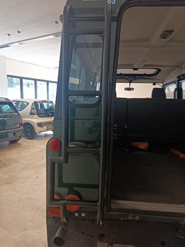 LAND ROVER Defender usata 28