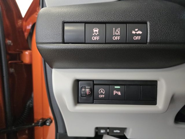 SUZUKI Swift usata, con Autoradio digitale