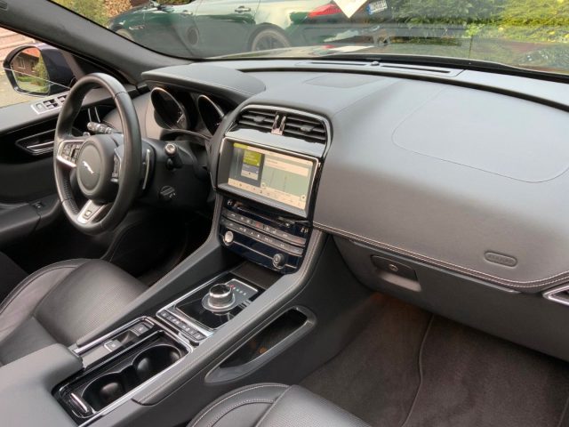 JAGUAR F-Pace usata, con Climatizzatore