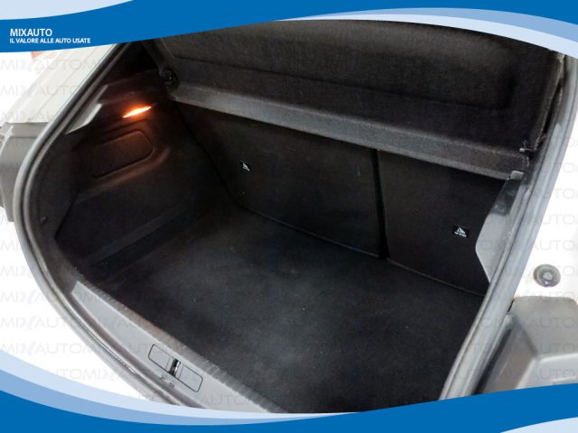 PEUGEOT 208 usata, con USB