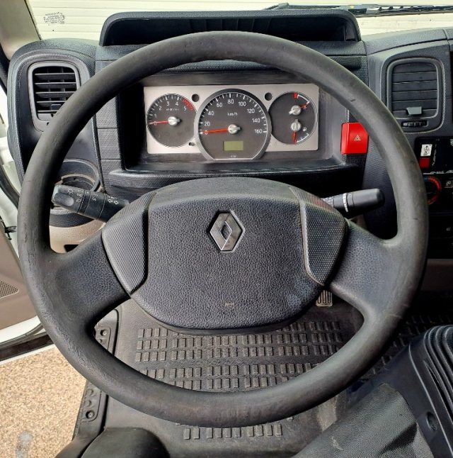 RENAULT Maxity usata, con Kit fumatori