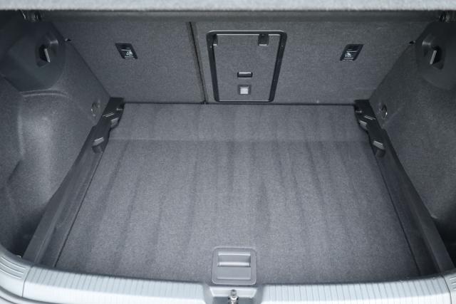 VOLKSWAGEN Golf usata, con Climatizzatore automatico, 3 zone