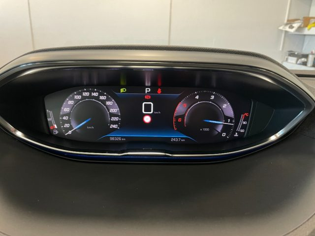 PEUGEOT 3008 usata, con Volante in pelle
