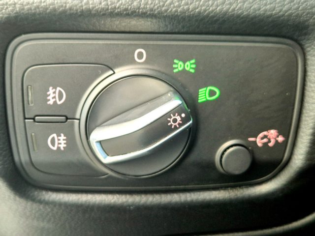 VOLKSWAGEN Golf usata, con Luci diurne